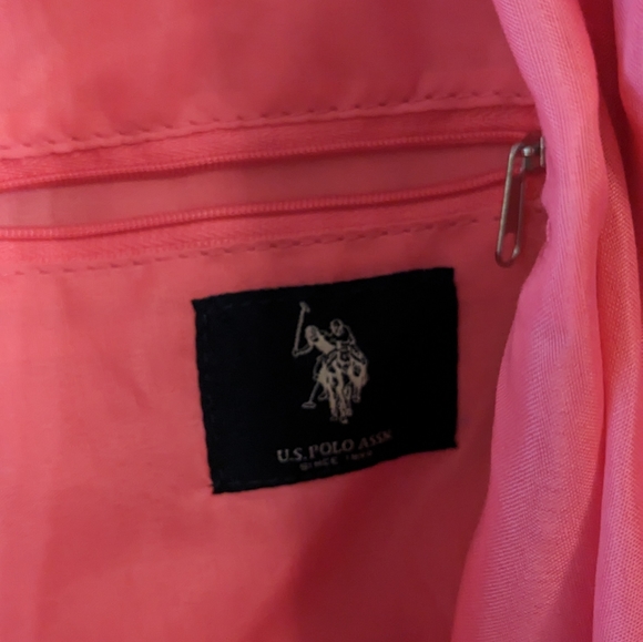 Beach bags by US Polo assn new with closing zipper and inside zipper and pouch. - Picture 6 of 8